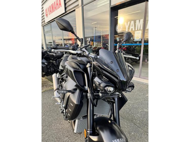 YAMAHA MT-10