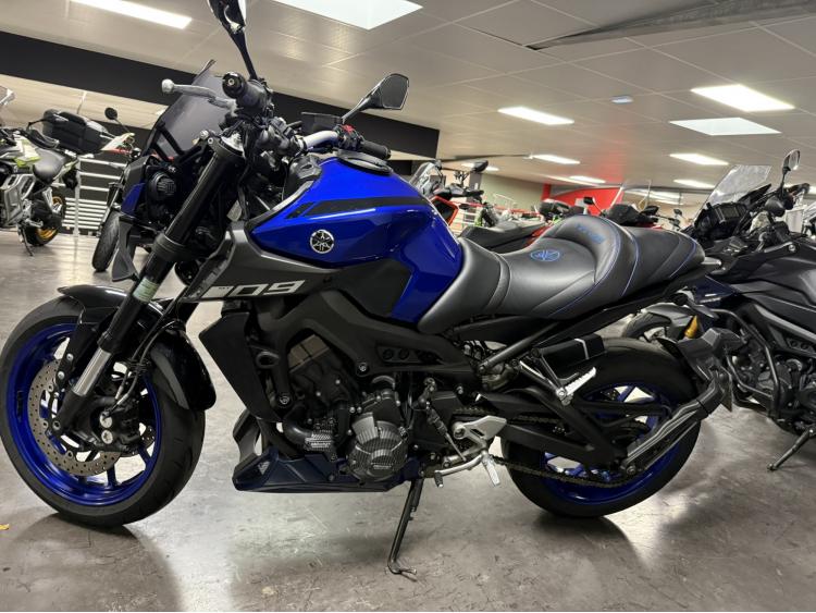 YAMAHA MT-09