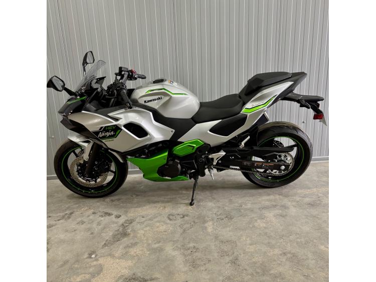 KAWASAKI Ninja 7 Hybrid