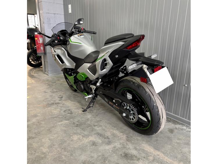 KAWASAKI Ninja 7 Hybrid