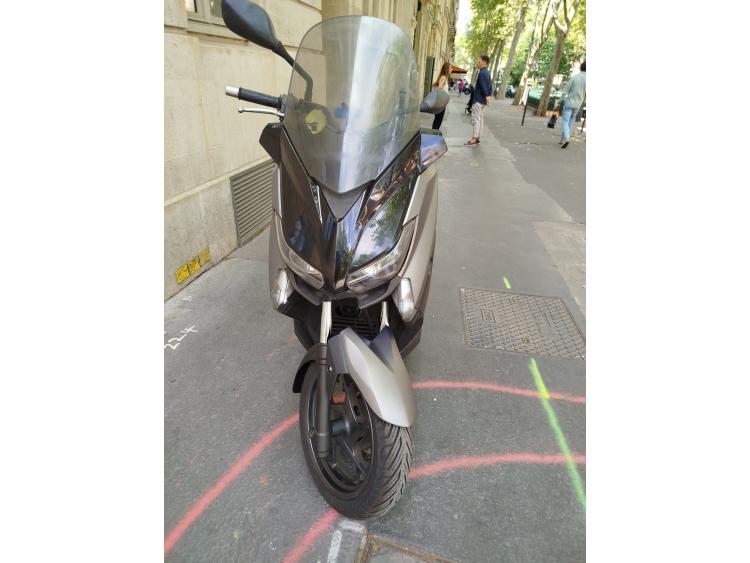 YAMAHA X-MAX 125