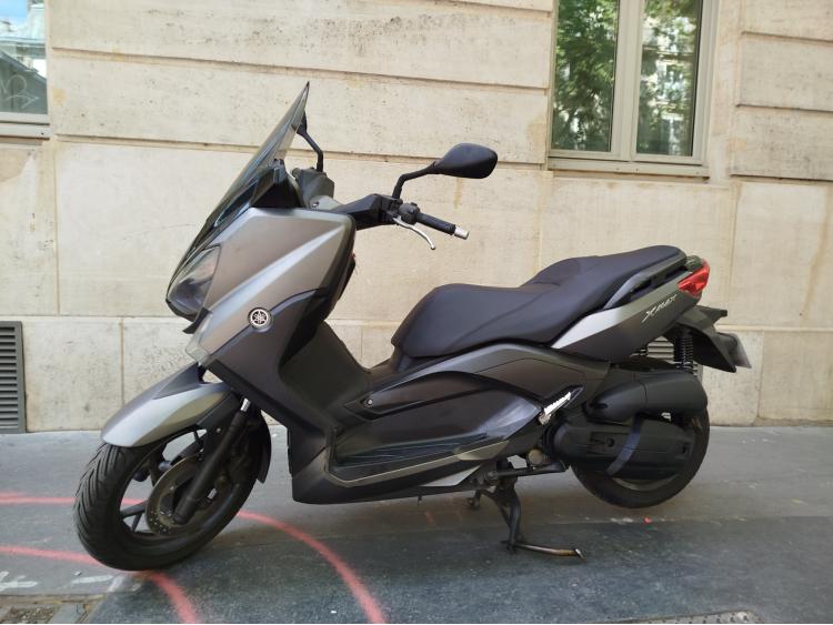 YAMAHA X-MAX 125