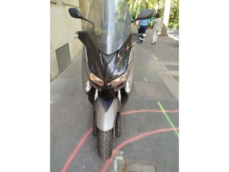YAMAHA X-MAX 125