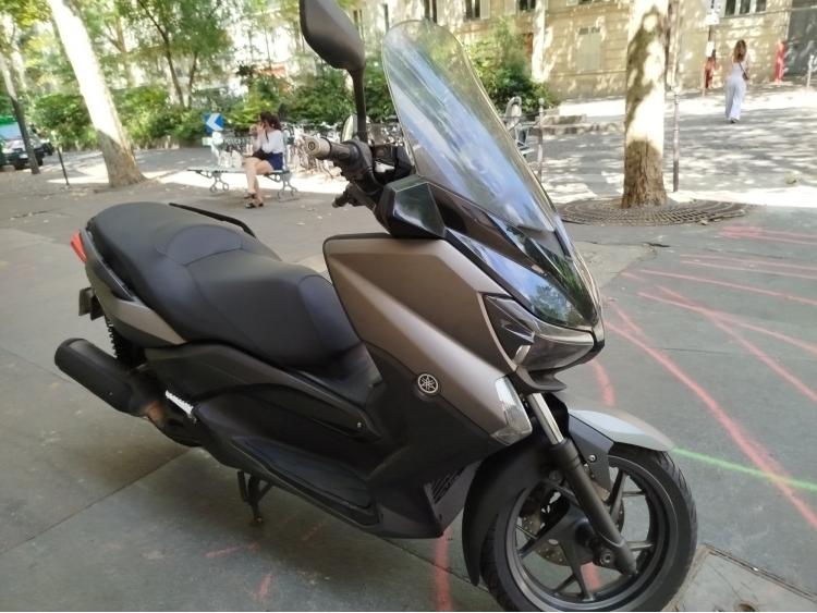 YAMAHA X-MAX 125