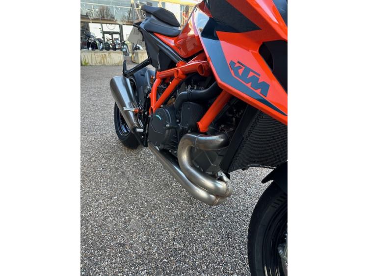 KTM 1290 SUPER DUKE R