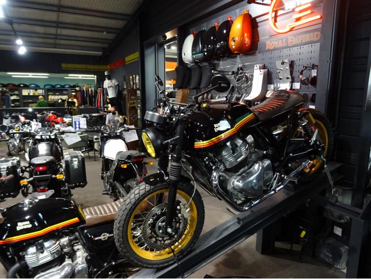 ROYAL ENFIELD INTERCEPTOR prépa SUNRISE + MOTOBOX