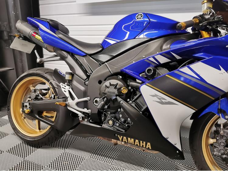 YAMAHA YZF 1000 R1