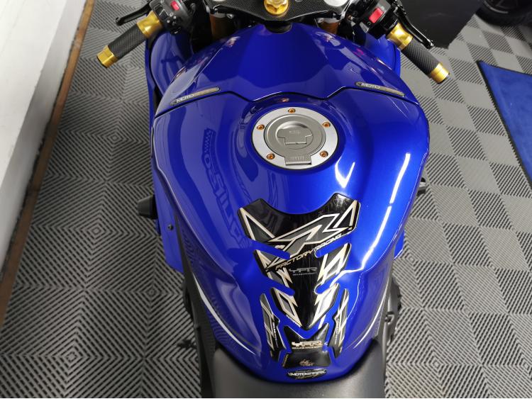 YAMAHA YZF 1000 R1