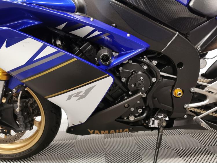 YAMAHA YZF 1000 R1