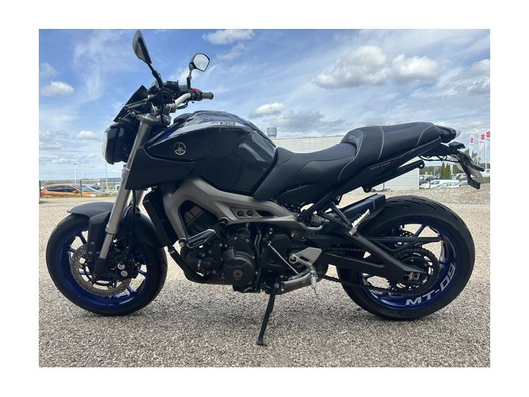 YAMAHA MT-09