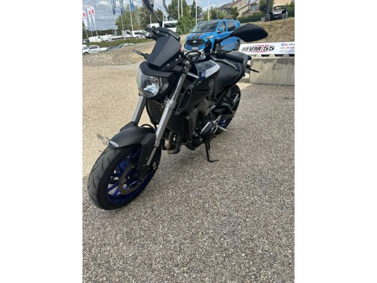 YAMAHA MT-09