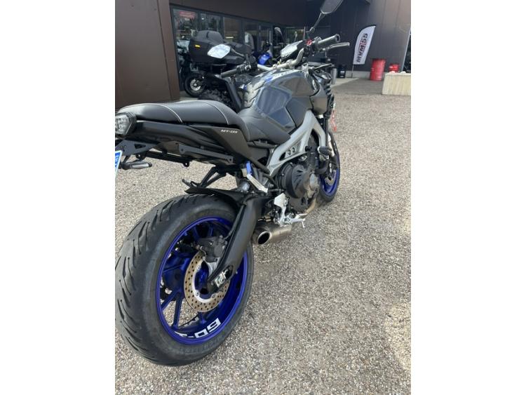 YAMAHA MT-09