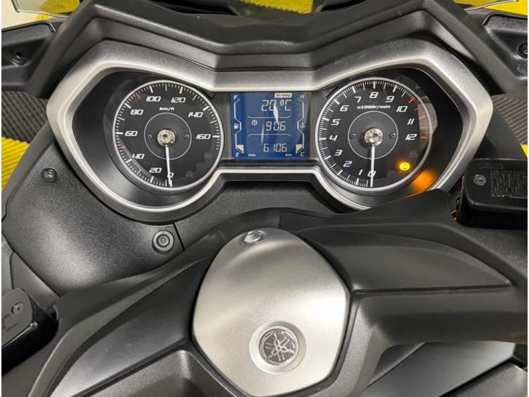 YAMAHA X-MAX 125