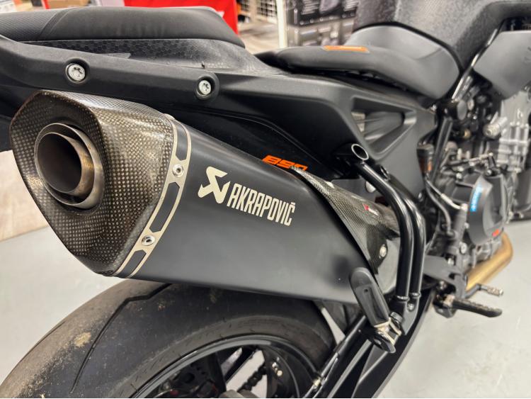 KTM 890 DUKE