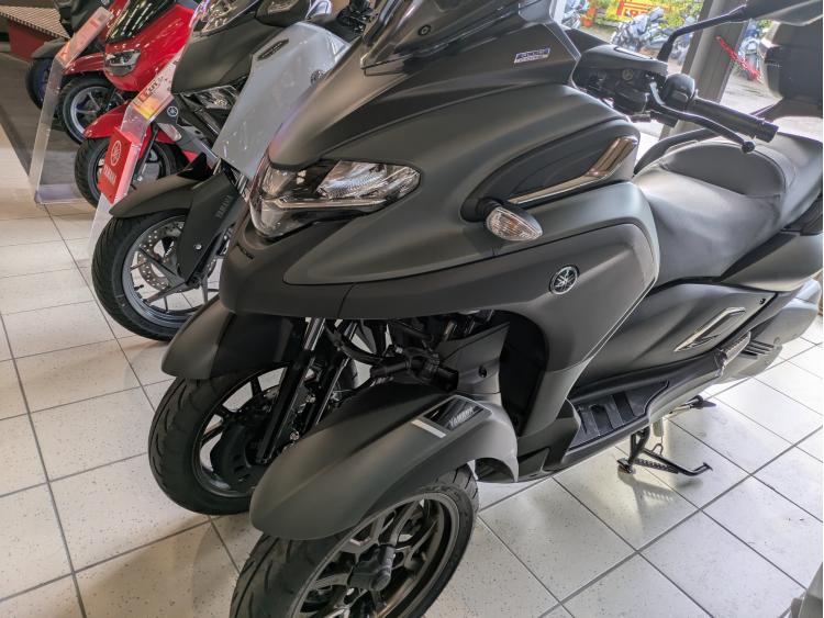 YAMAHA TRICITY 300 
