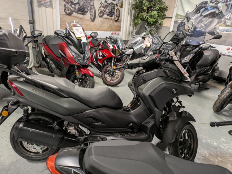 YAMAHA TRICITY 300 