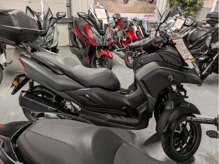YAMAHA TRICITY 300 