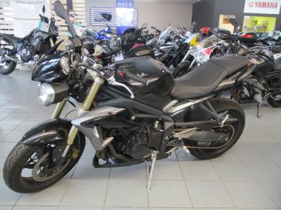 TRIUMPH STREET TRIPLE 675
