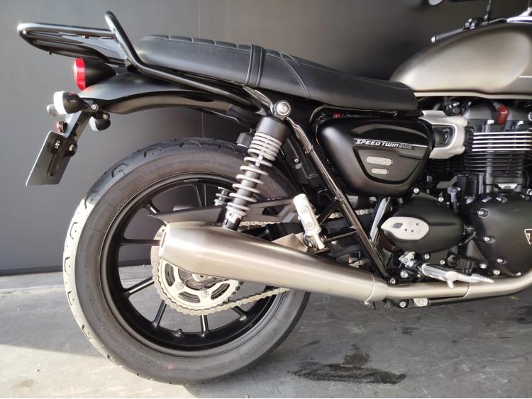 TRIUMPH SPEED TWIN 900 - 1er main - Porte paquet.