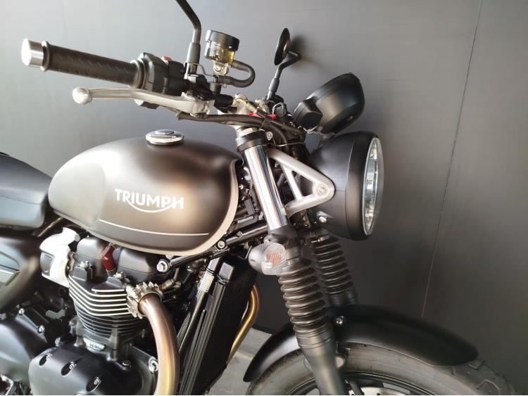 TRIUMPH SPEED TWIN 900 - 1er main - Porte paquet.