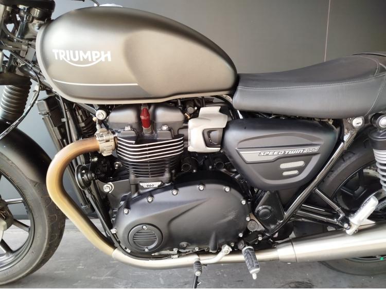 TRIUMPH SPEED TWIN 900 - 1er main - Porte paquet.