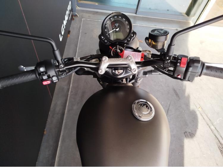 TRIUMPH SPEED TWIN 900 - 1er main - Porte paquet.