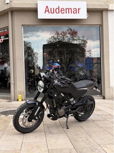 HUSQVARNA SVARTPILEN 125 ABS