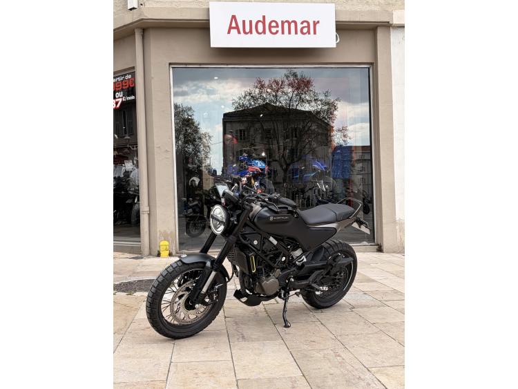 HUSQVARNA SVARTPILEN 125 ABS