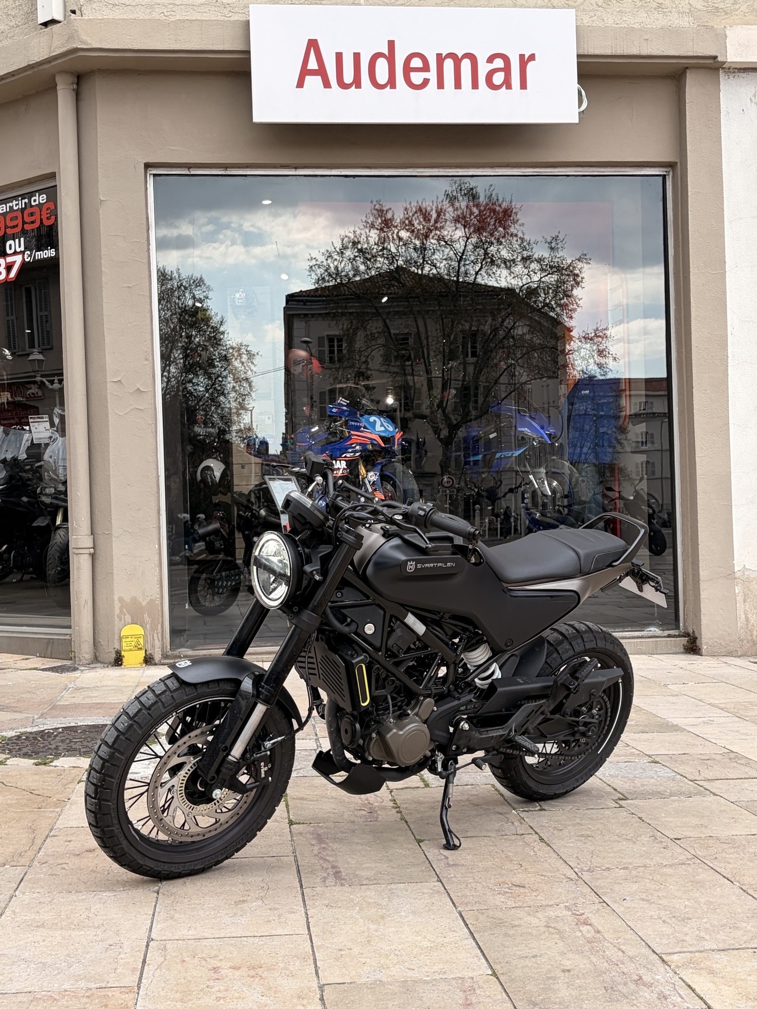 HUSQVARNA SVARTPILEN 125 ABS