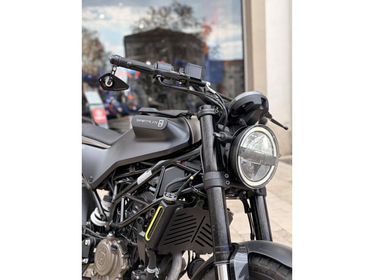 HUSQVARNA SVARTPILEN 125 ABS