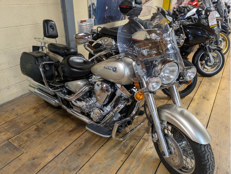 YAMAHA XV 1600