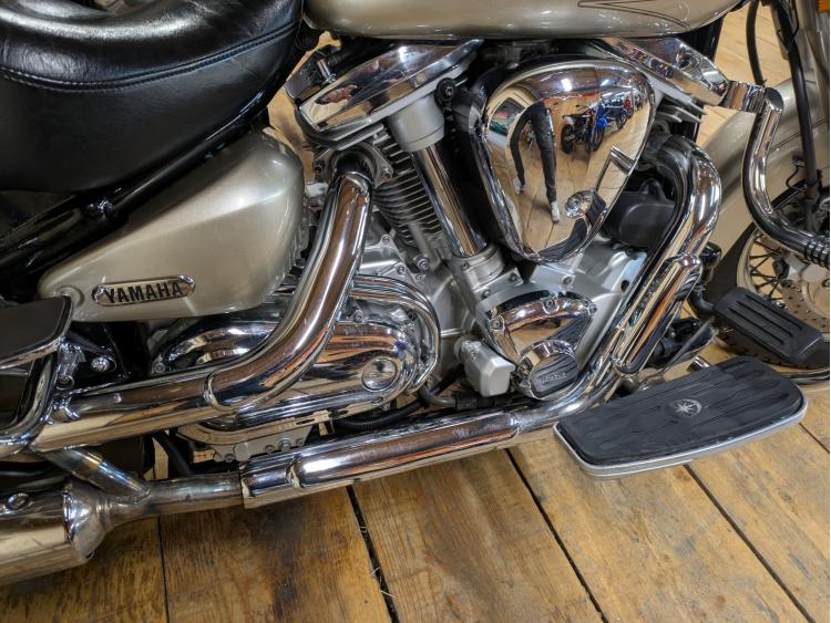 YAMAHA XV 1600