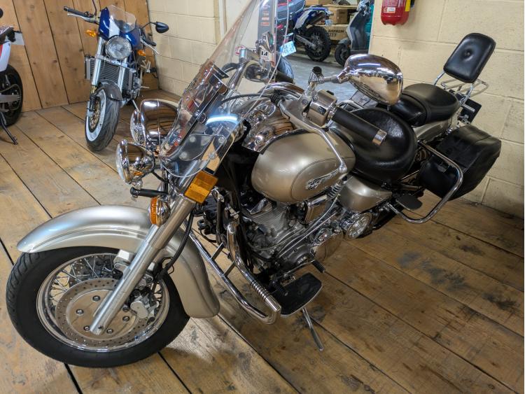 YAMAHA XV 1600