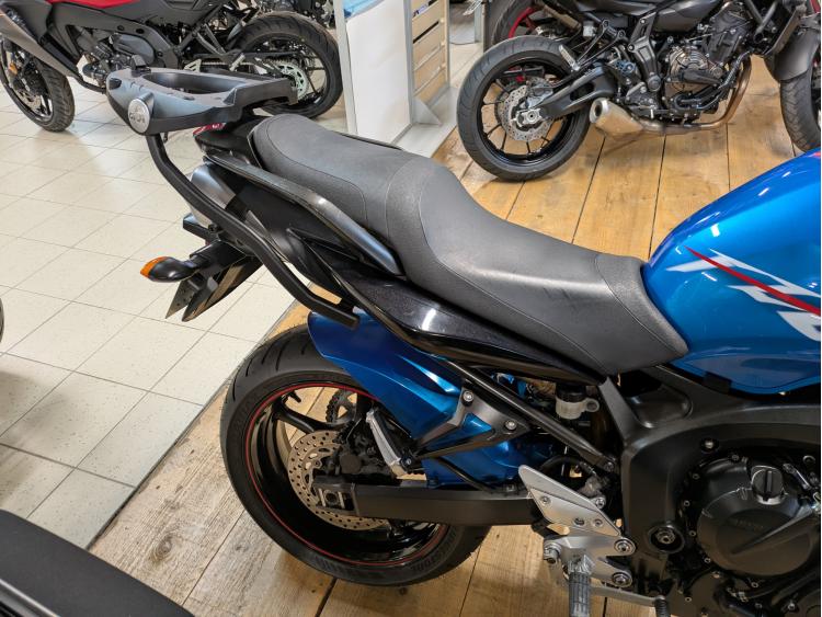 YAMAHA FZ6 S2 (98CV)
