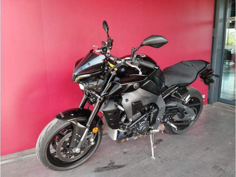 YAMAHA MT-10