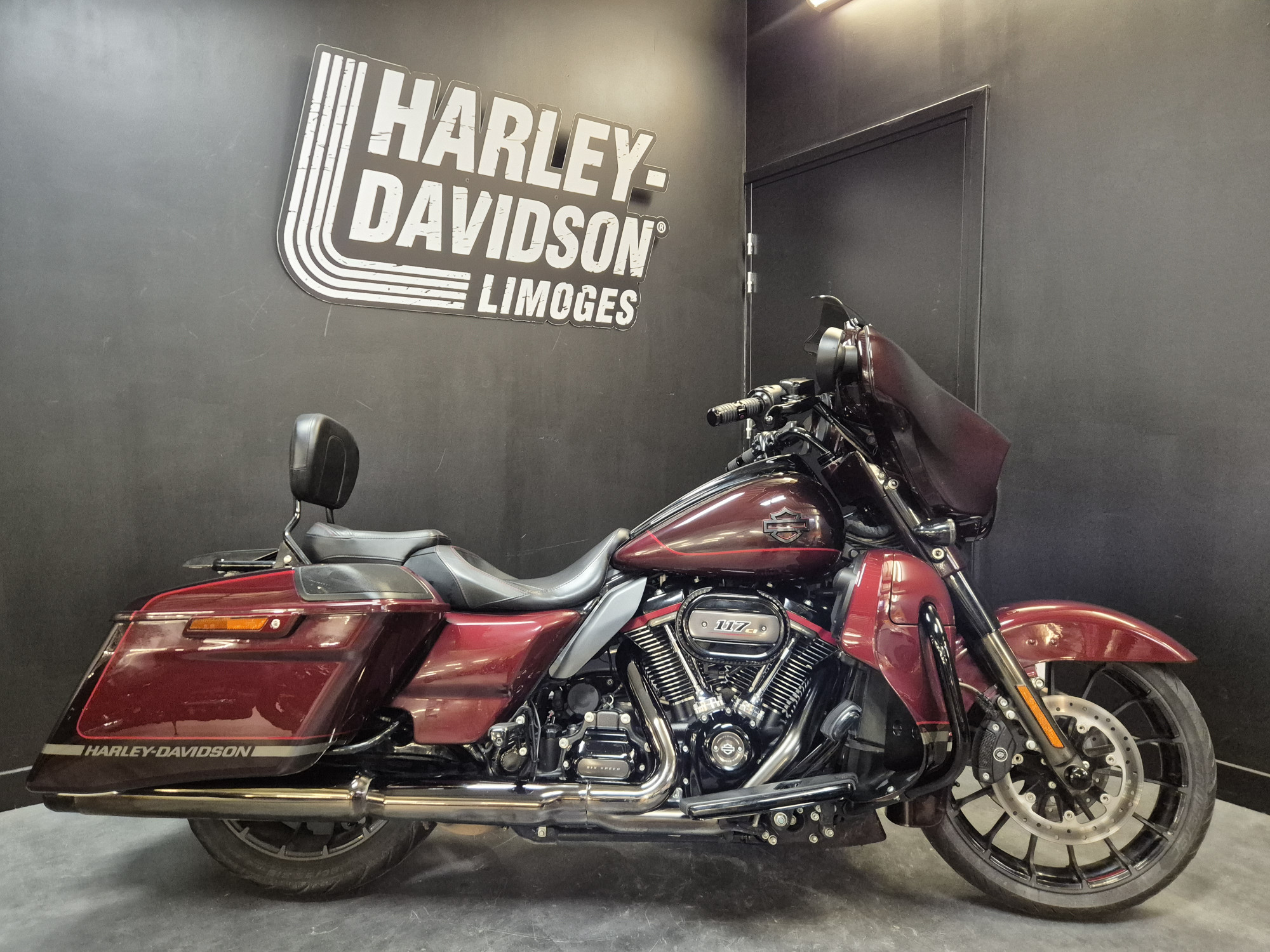 HARLEY-DAVIDSON TOURING STREET GLIDE 1923 CVO 