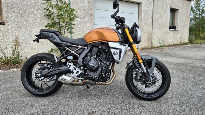 SUZUKI GSX-8T