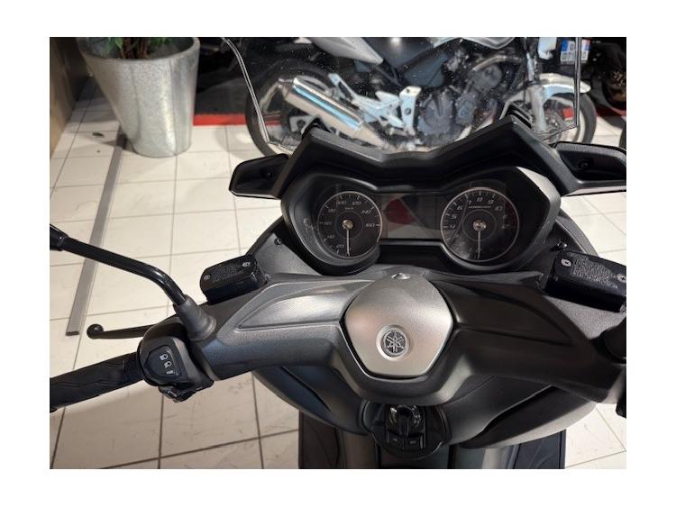YAMAHA XMAX 125