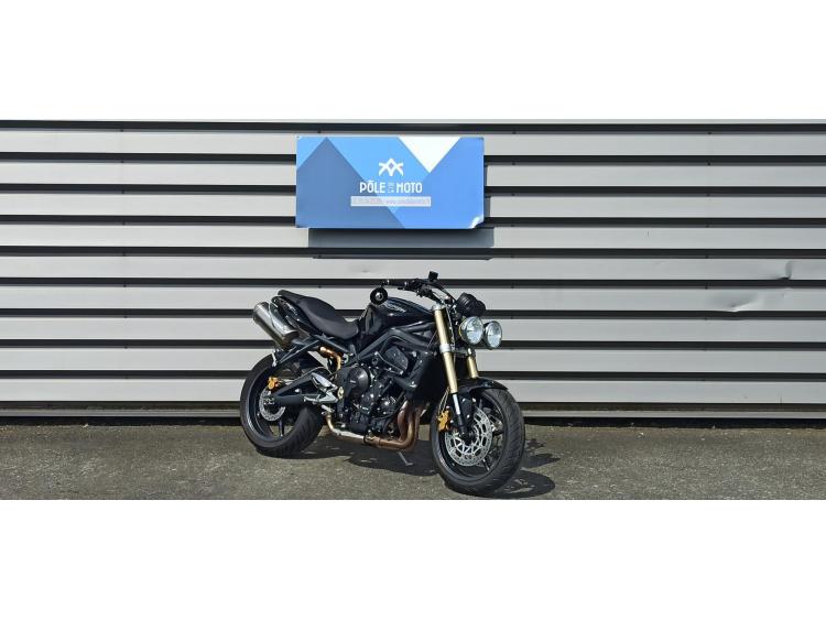 TRIUMPH STREET TRIPLE 675