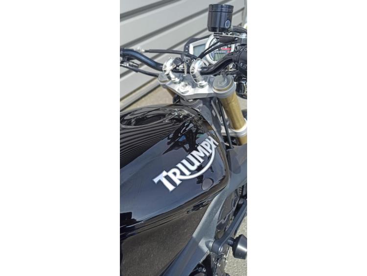 TRIUMPH STREET TRIPLE 675