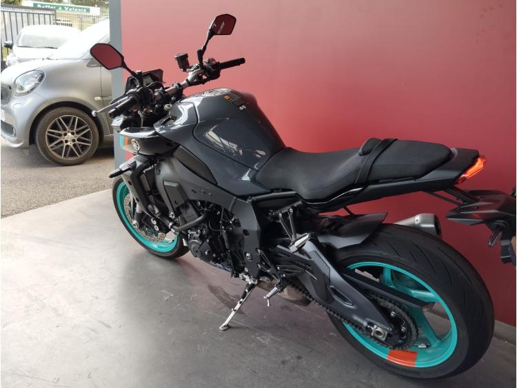 YAMAHA MT-10