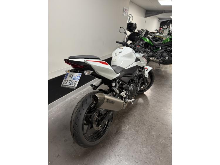 KAWASAKI Z400 AKRAPOVIC