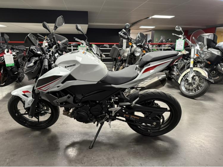 KAWASAKI Z400 AKRAPOVIC