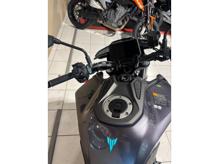 YAMAHA MT-09 LIGNE AKRAPOVIC 11 500€