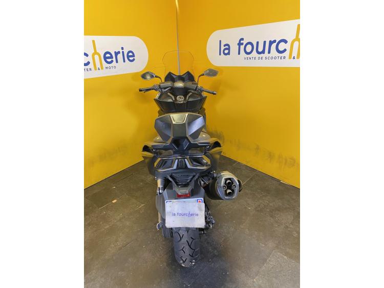 KYMCO AK 550
