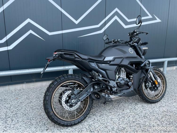 ZONTES 125 SCRAMBLER X Dispo en Noir mat et bleu mat et Noir brillante 