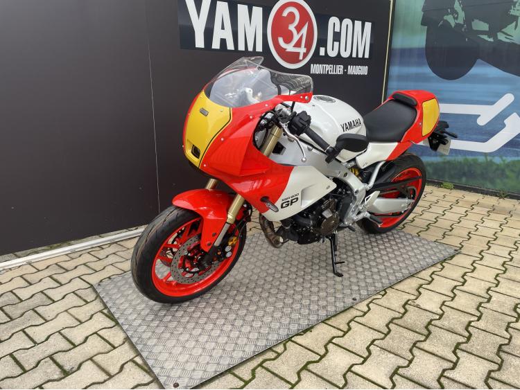 YAMAHA XSR 900 GP. Premiere Main, avec seulement 32KMS  