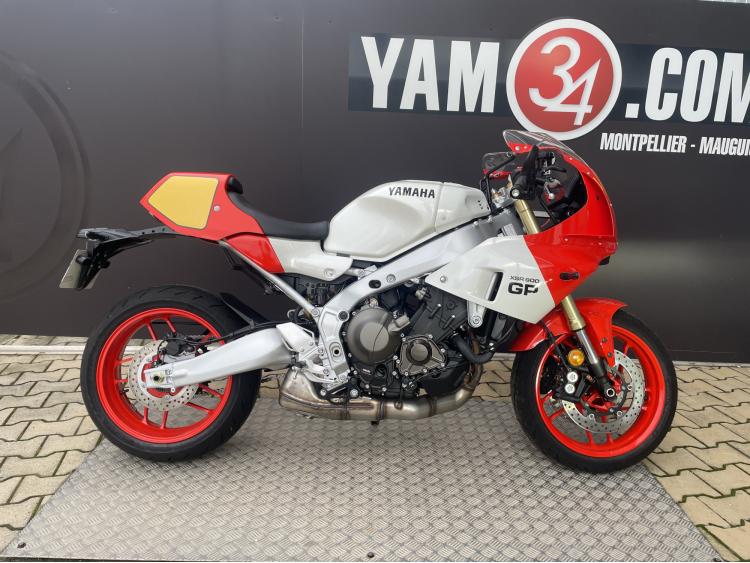 YAMAHA XSR 900 GP. Premiere Main, avec seulement 32KMS  