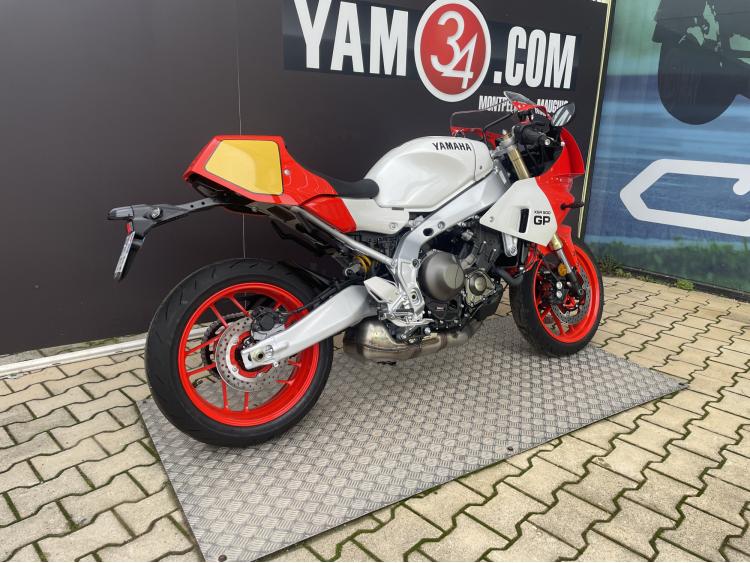 YAMAHA XSR 900 GP. Premiere Main, avec seulement 32KMS  