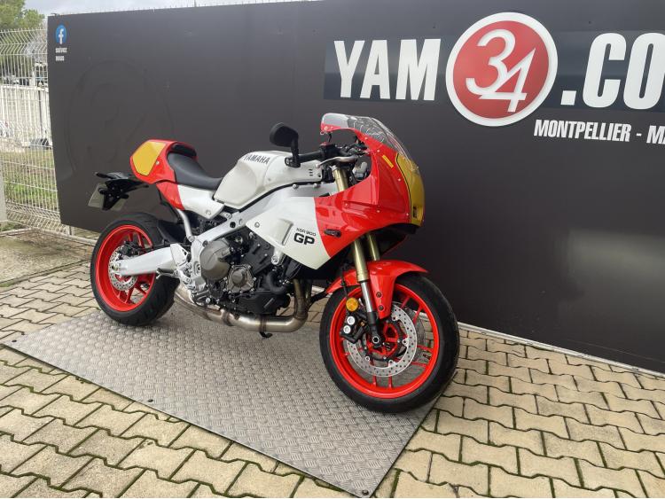 YAMAHA XSR 900 GP. Premiere Main, avec seulement 32KMS  